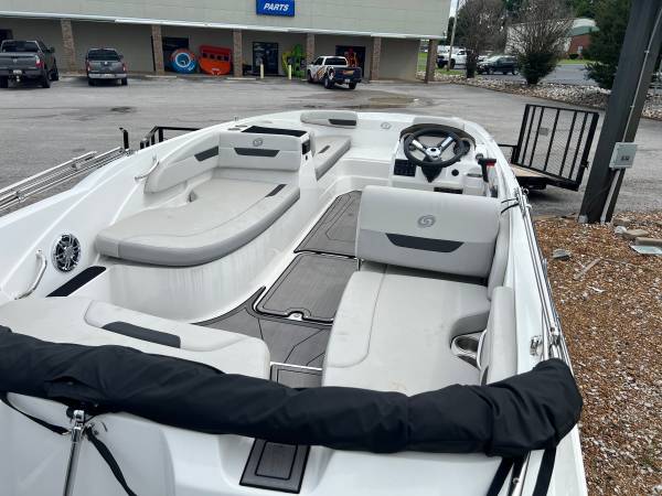2024 Hurricane, Import USA — Foto 3 z 4