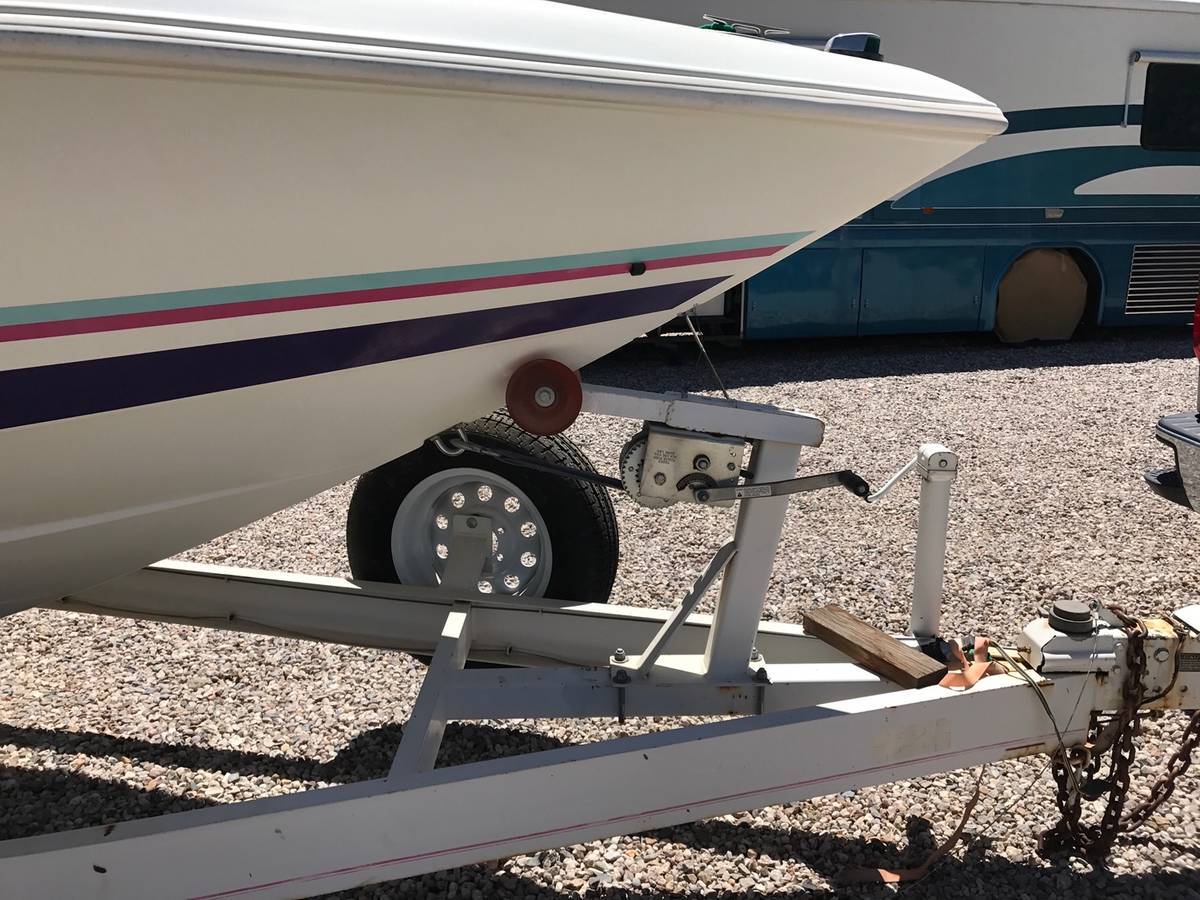1996 Sea Ray, Import USA — Foto 4 z 12