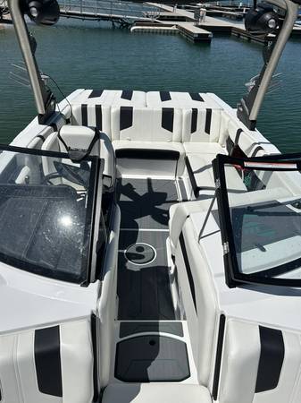 2025 Malibu, Import USA — Foto 3 z 5