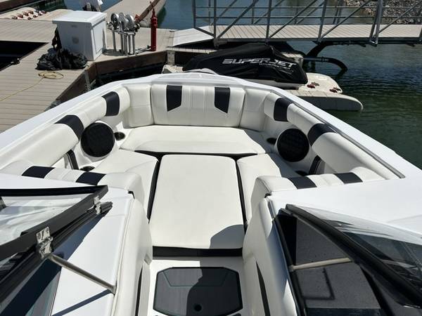 2025 Malibu, Import USA — Foto 4 z 5