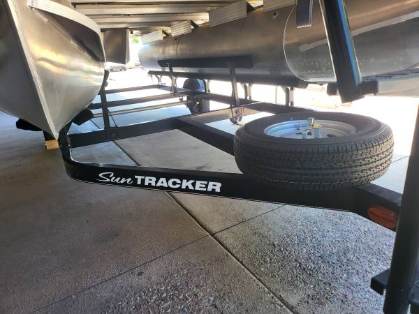 2014 Sun Tracker, Import USA — Foto 7 z 12