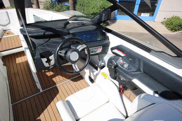 2019 Nautique, Import USA — Foto 10 z 12