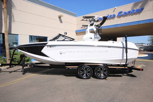 2019 Nautique, Import USA — Foto 2 z 12