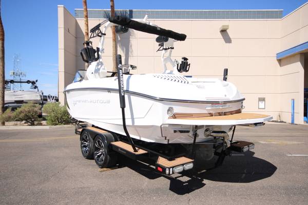 2019 Nautique, Import USA — Foto 3 z 12