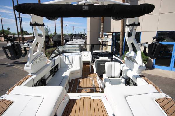 2019 Nautique, Import USA — Foto 5 z 12