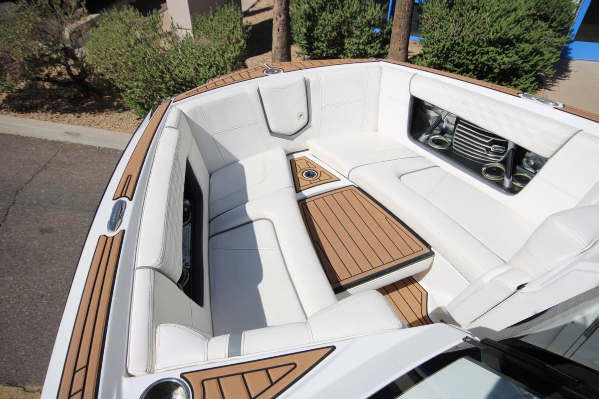 2019 Nautique, Import USA — Foto 8 z 12