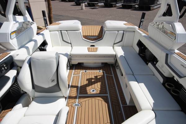 2019 Nautique, Import USA — Foto 9 z 12