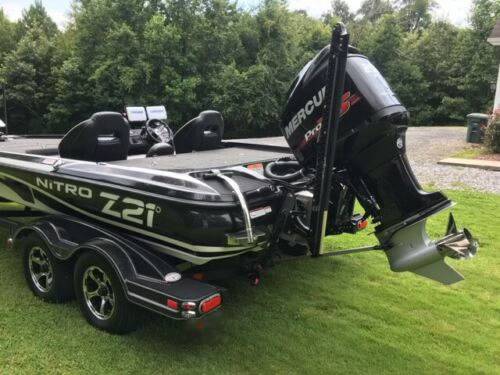 2017 Nitro, Import USA — Foto 3 z 3