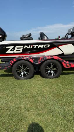 2011 Nitro, Import USA — Foto 6 z 12