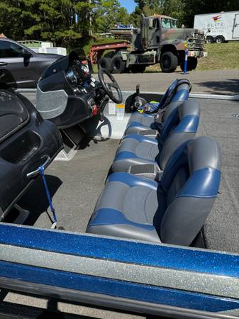 2011 Nitro, Import USA — Foto 4 z 5