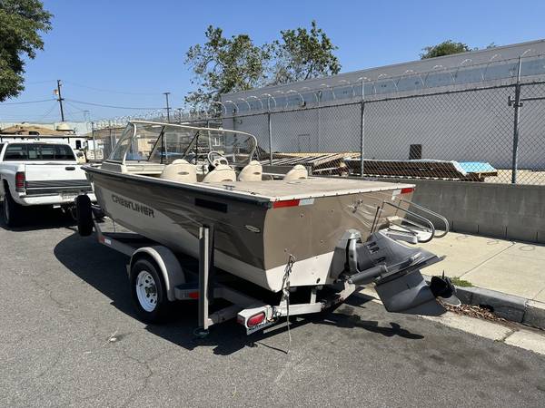 2002 Crestliner, Import USA — Foto 3 z 12