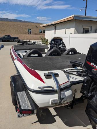 2014 Nitro, Import USA — Foto 4 z 6