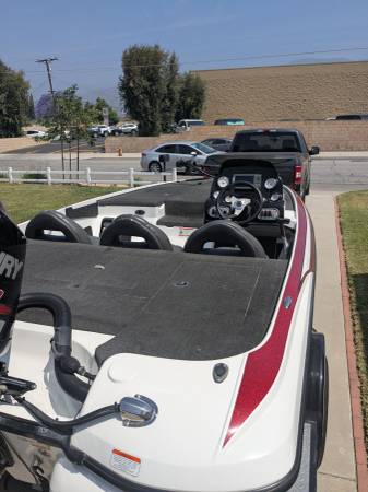 2014 Nitro, Import USA — Foto 5 z 6
