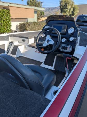 2014 Nitro, Import USA — Foto 6 z 6