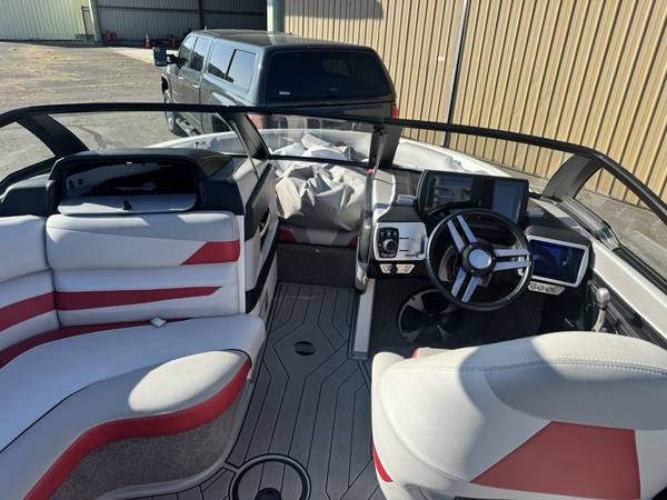 2017 Malibu, Import USA — Foto 12 z 12