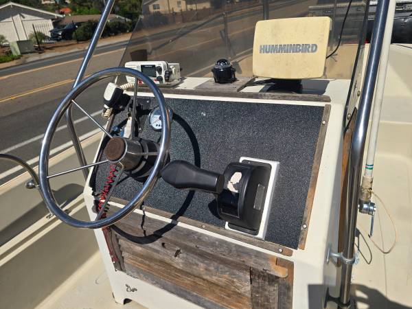 Boston Whaler, Import USA — Foto 8 z 12