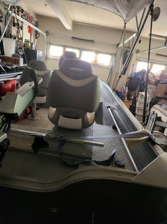 Crestliner, Import USA — Foto 8 z 12