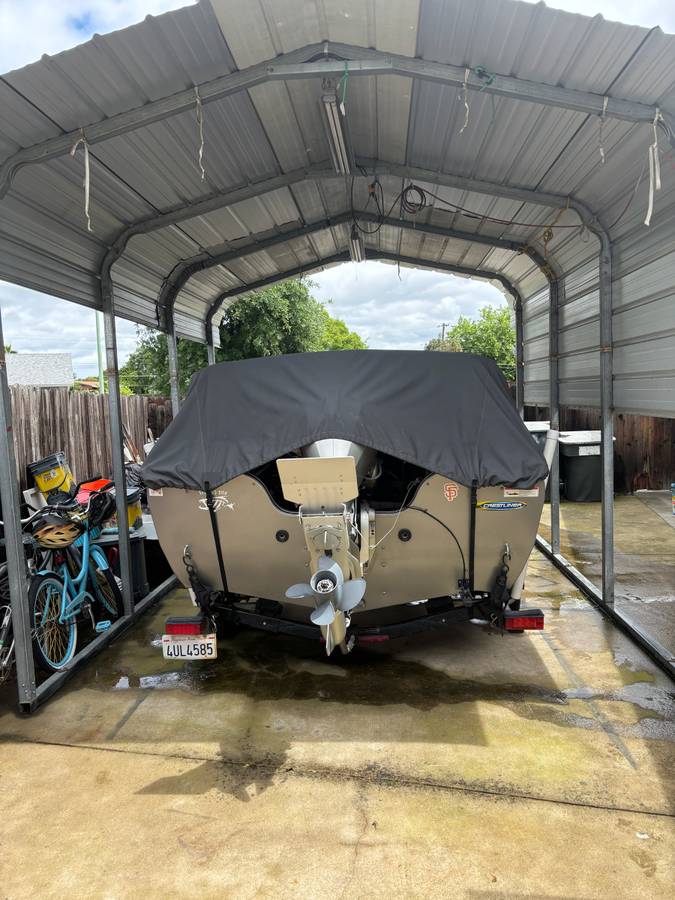 Crestliner, Import USA — Foto 1