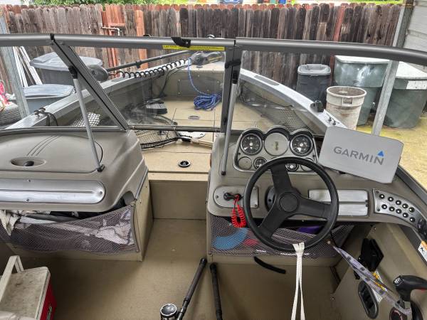 Crestliner, Import USA — Foto 3 z 6