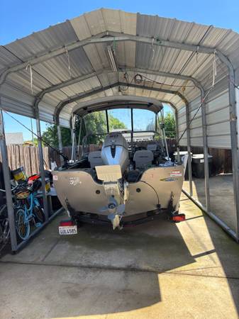 Crestliner, Import USA — Foto 6 z 6