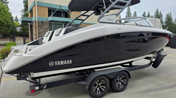 2022 Yamaha, Import USA — Foto 3 z 12