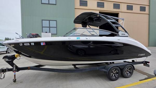 2022 Yamaha, Import USA — Foto 8 z 12