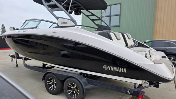 2022 Yamaha, Import USA — Foto 9 z 12