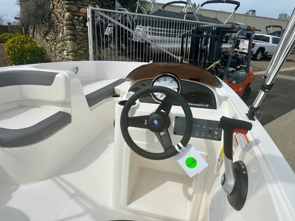 2025 Bayliner, Import USA — Foto 10 z 12