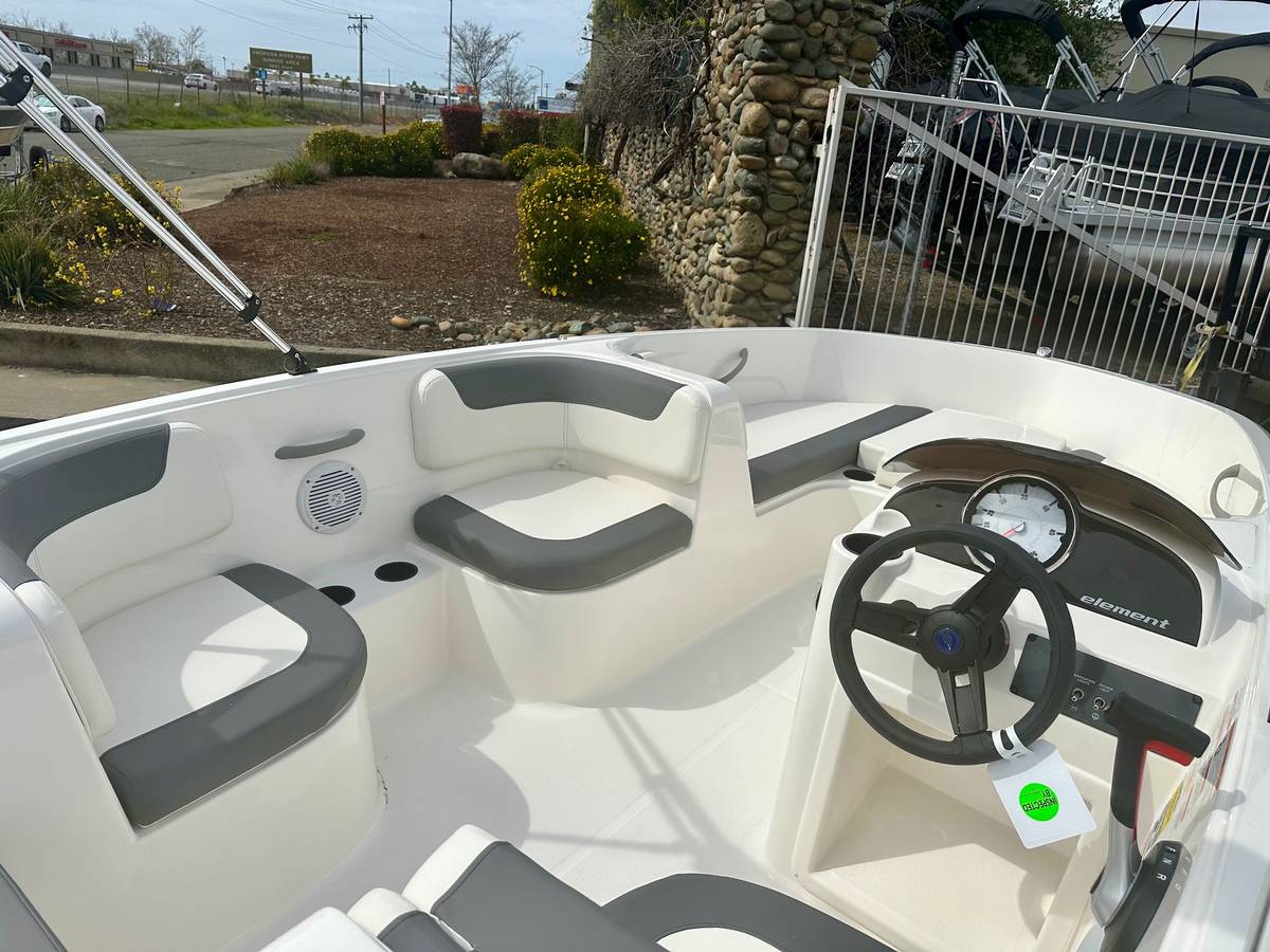 2025 Bayliner, Import USA — Foto 11 z 12