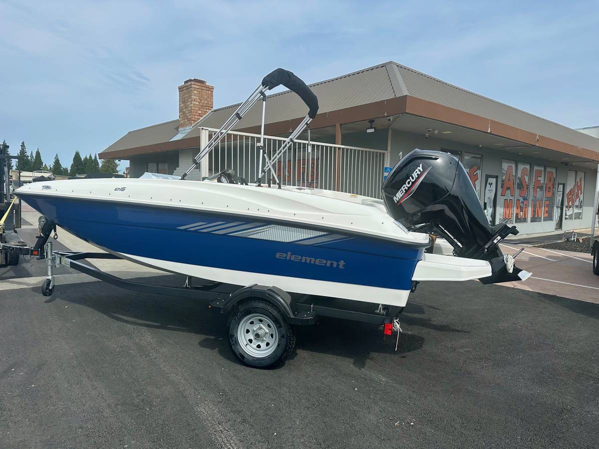 2025 Bayliner, Import USA — Foto 4 z 12