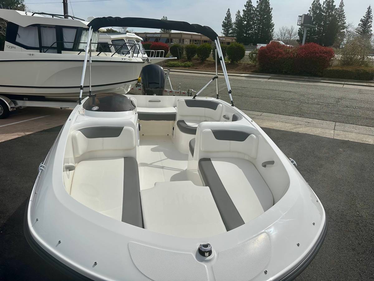 2025 Bayliner, Import USA — Foto 9 z 12