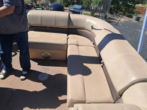 2020 Sun Tracker, Import USA — Foto 3 z 4