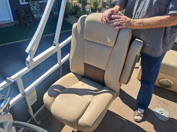 2020 Sun Tracker, Import USA — Foto 4 z 4