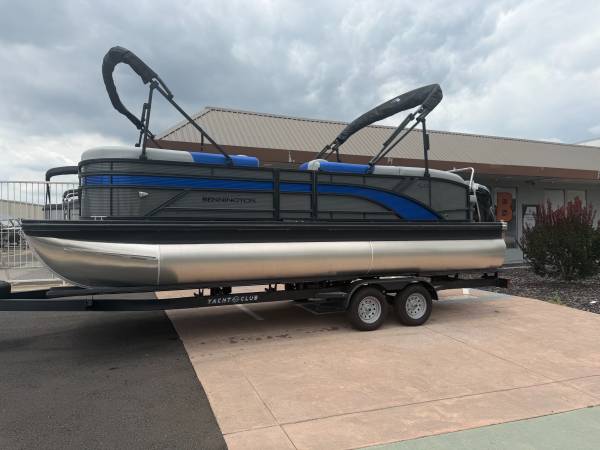 2026 Bennington, Import USA — Foto 4 z 12