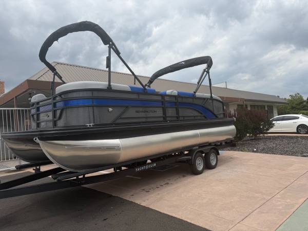 2026 Bennington, Import USA — Foto 5 z 12