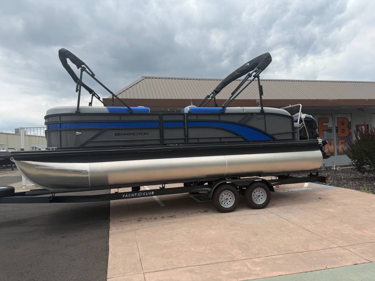 2026 Bennington, Import USA — Foto 6 z 12