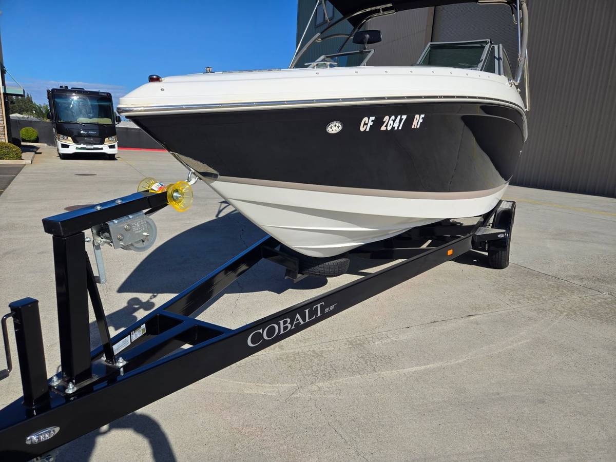 2024 Cobalt, Import USA — Foto 4 z 12