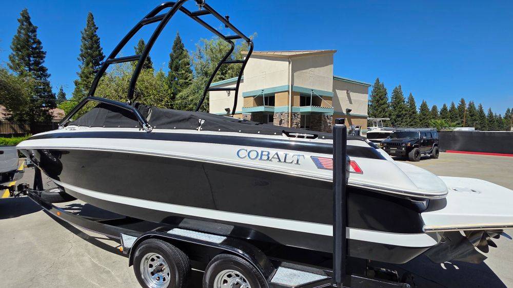 Cobalt, Import USA — Foto 3 z 12