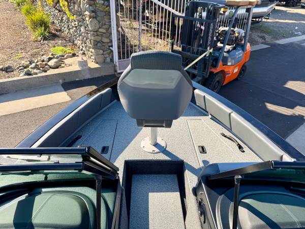 2026 Lowe, Import USA — Foto 8 z 12