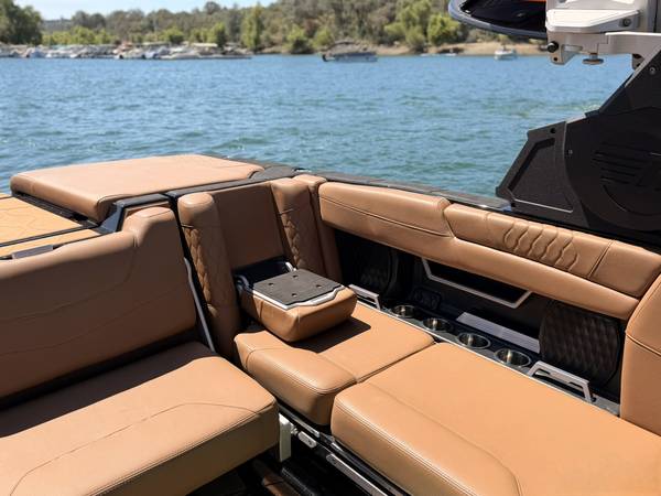 2021 Malibu, Import USA — Foto 7 z 9
