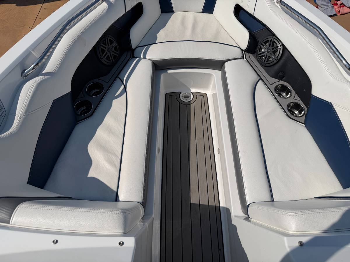 2016 Nautique, Import USA — Foto 2 z 12