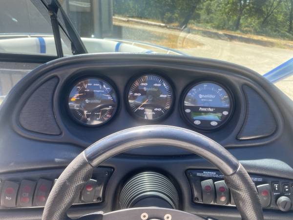 2002 Malibu, Import USA — Foto 8 z 12