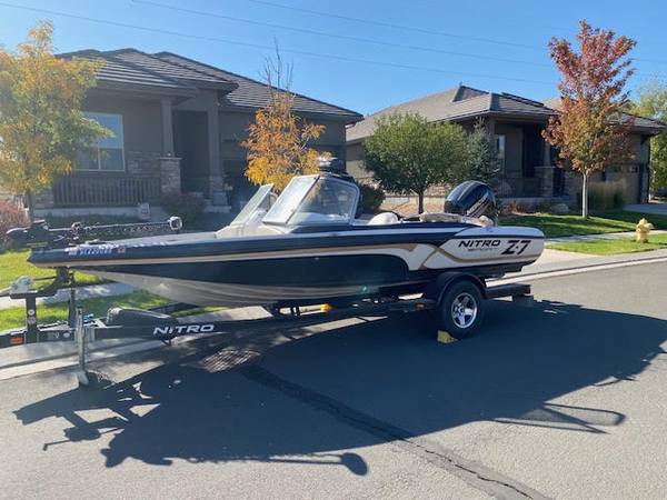 2015 Nitro, Import USA — Foto 4 z 7