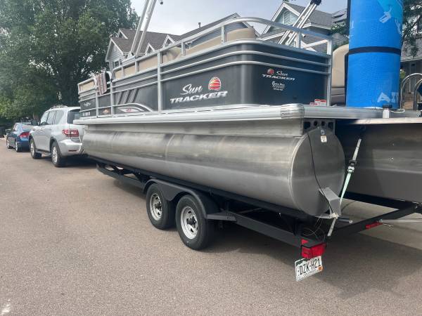 2023 Sun Tracker, Import USA — Foto 2 z 9