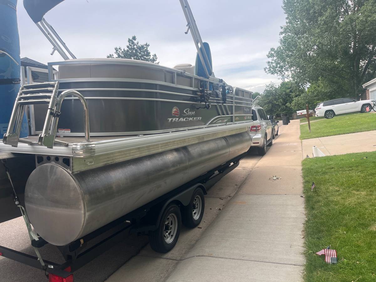 2023 Sun Tracker, Import USA — Foto 4 z 9