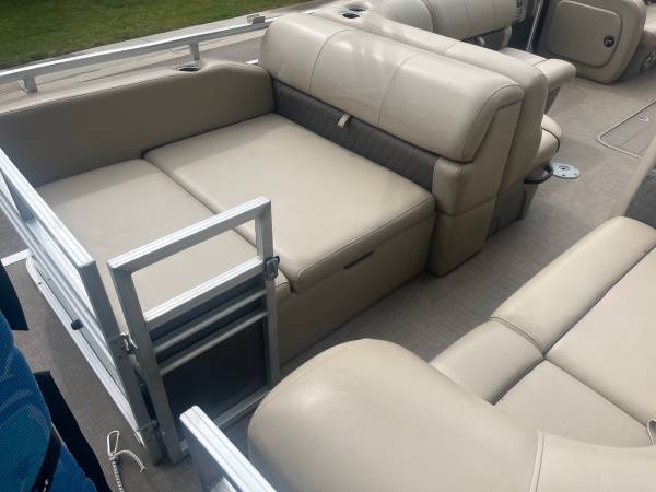 2023 Sun Tracker, Import USA — Foto 7 z 9