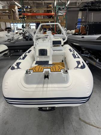 Boston Whaler, Import USA — Foto 2 z 11