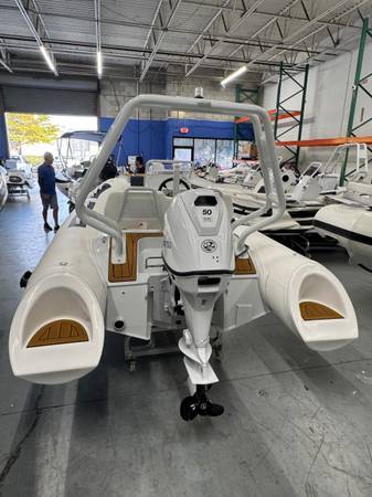 Boston Whaler, Import USA — Foto 3 z 11