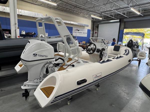 Boston Whaler, Import USA — Foto 4 z 11
