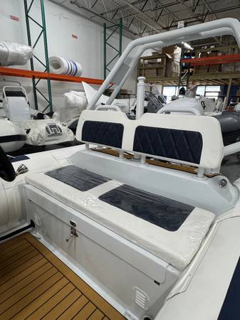 Boston Whaler, Import USA — Foto 6 z 11